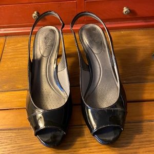 PATENT LEATHER HEELS